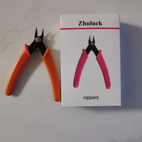 Zhuluck Nippers Small Pliers with Comfortable TPR Handle, Swivel Rivet, Pliers for Tightening, Loosening and Gripping Nuts